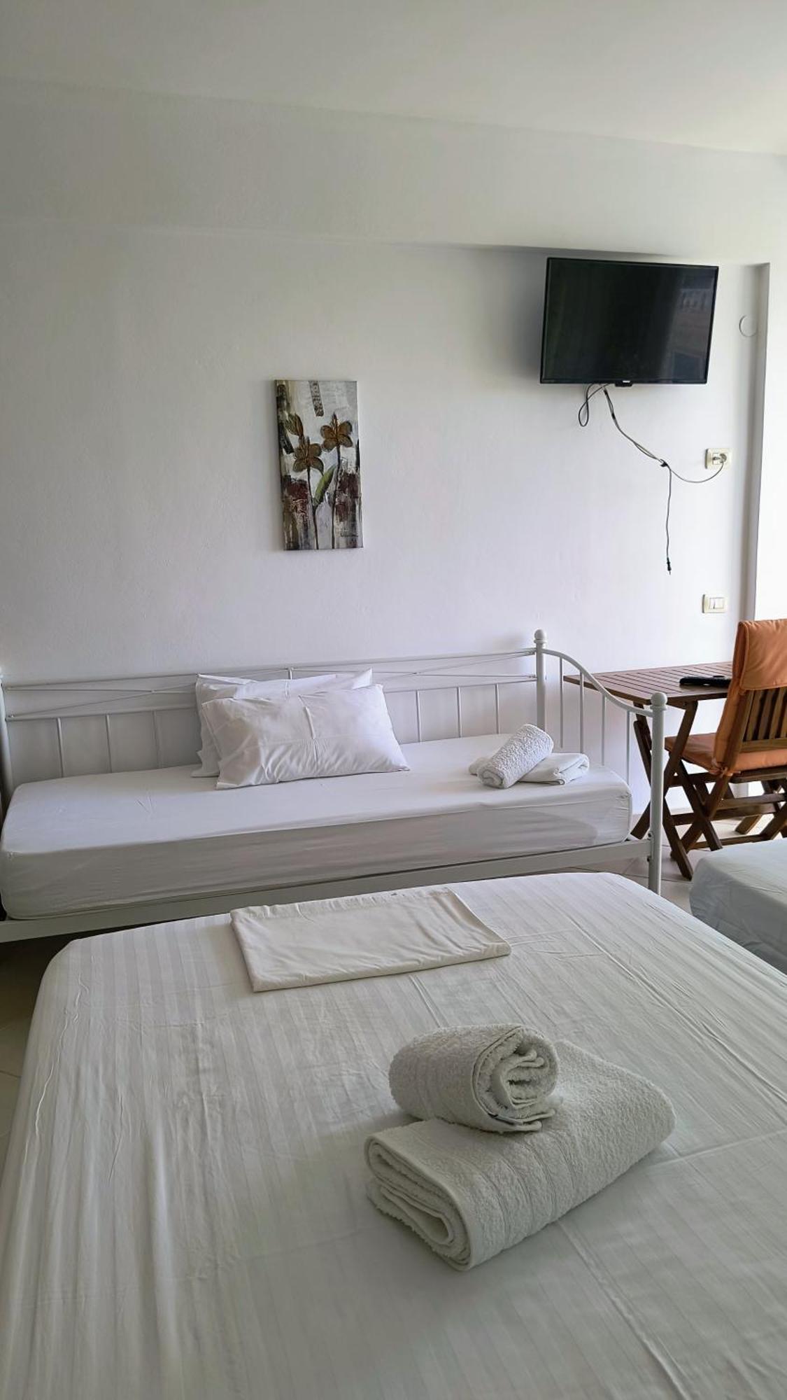 Polyxeni Apartments & Rooms Qeparo Bagian luar foto