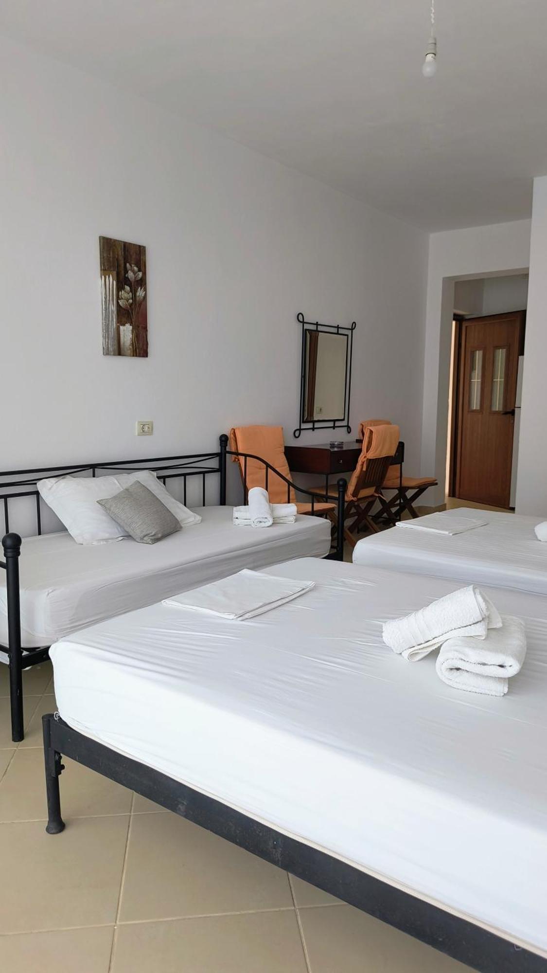 Polyxeni Apartments & Rooms Qeparo Bagian luar foto